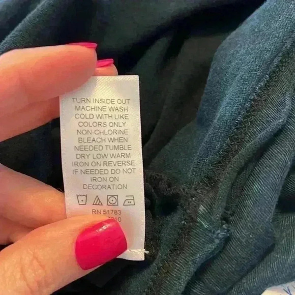 Maurices Cap Sleeve Rhinestone & Stud Cross Top Size Medium - Picture 10 of 10